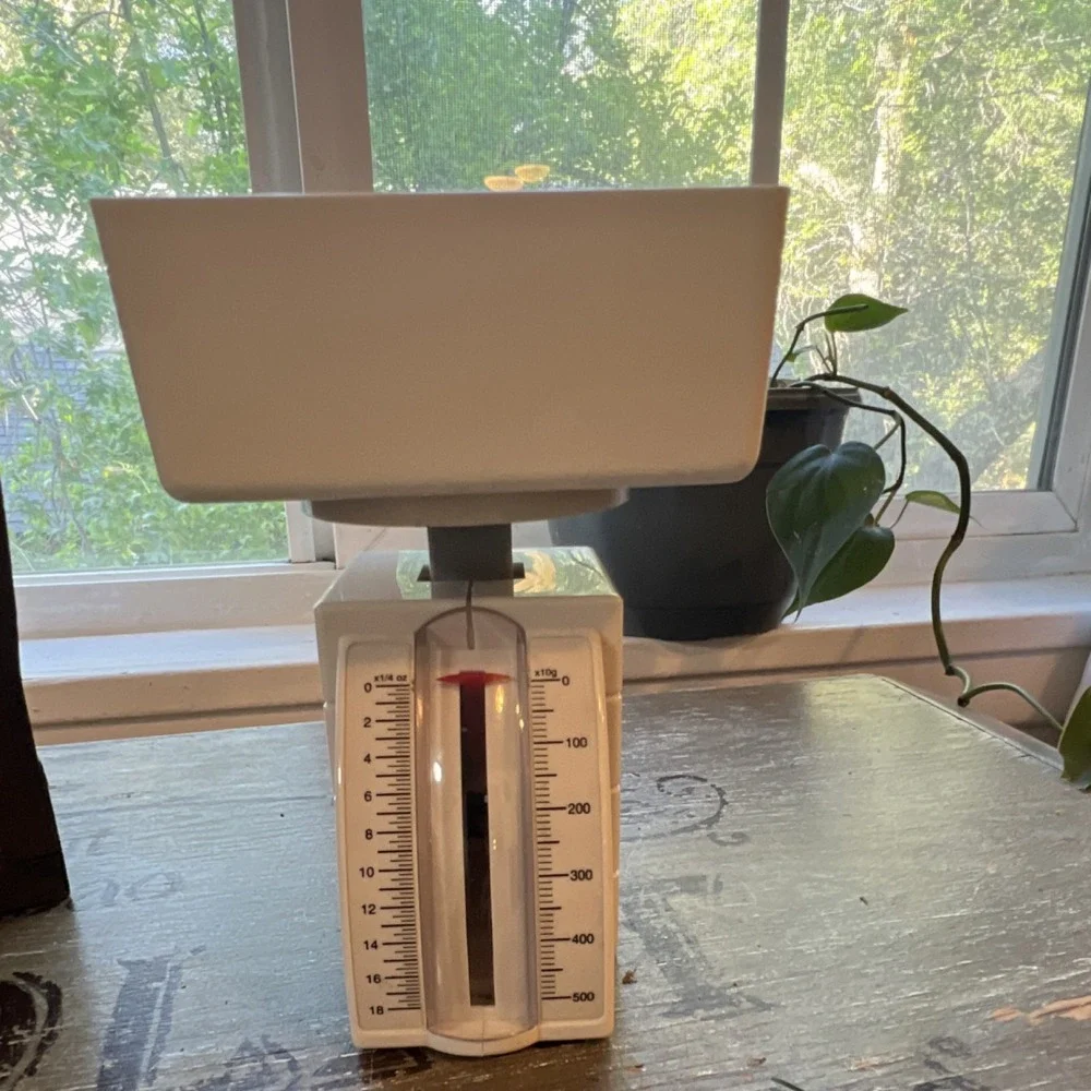 White Mechanical Kitchen Scale Square Plastic Manual with Bowl
